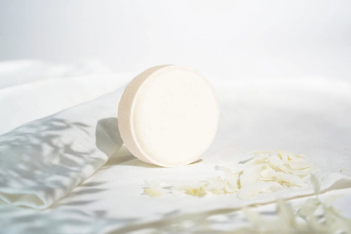 KOOKOS SHAMPOOPALA 80 g – Kookosmaito normaaleille & kuiville hiuksille